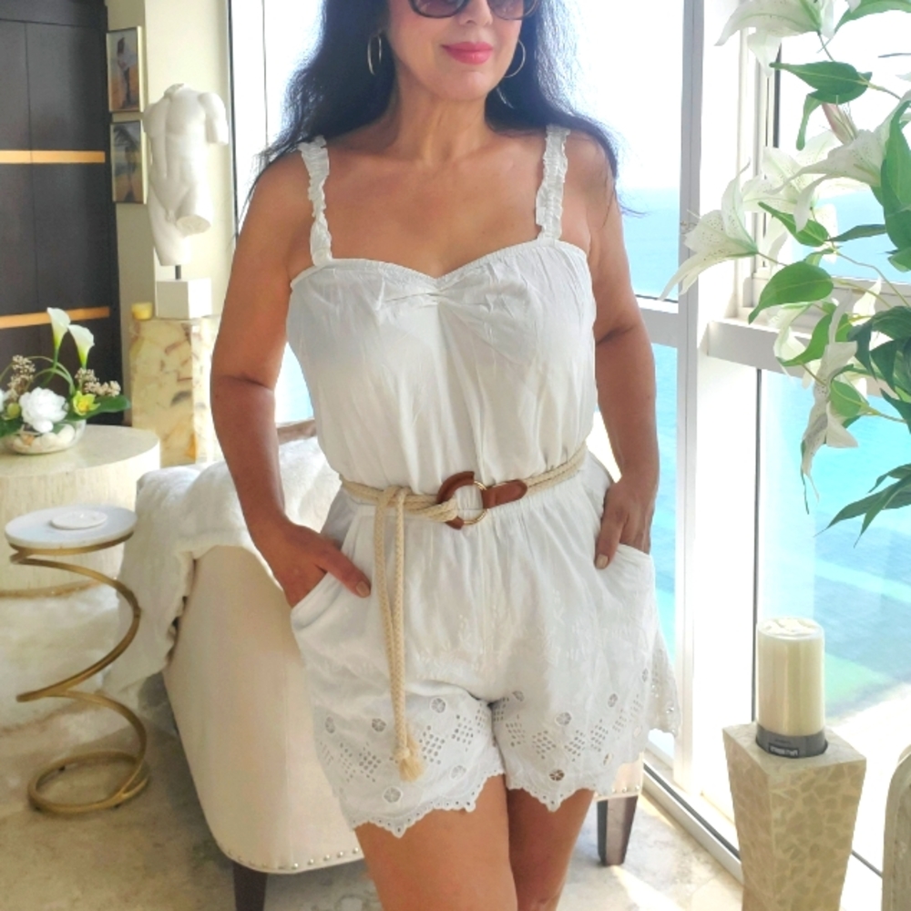 EXPRESS WHITE EYELET COTTON ROMPER, SIZE MEDIUM - Picture 2 of 11